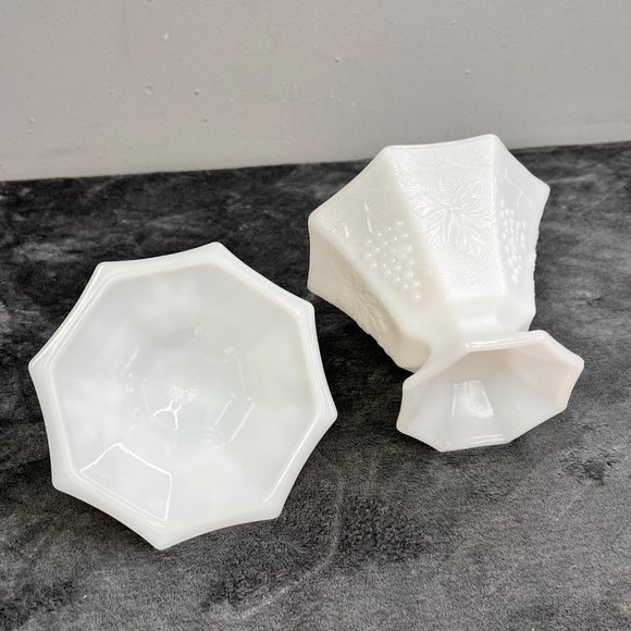 Vintage Anchor Hocking Milk Glass Pedestal Dish with Lid Candy Treats Grapevine - Picture 9 of 12